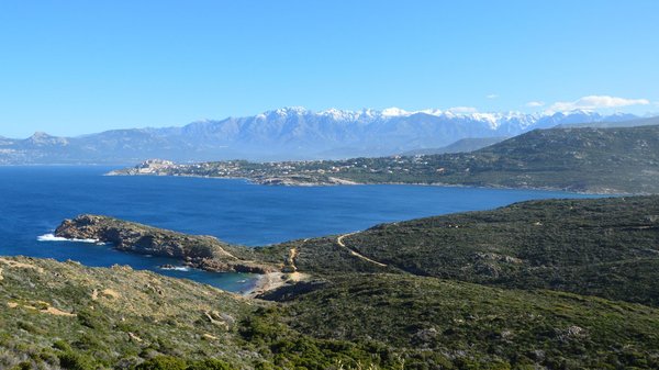On vous permet de louer un bateau en Corse